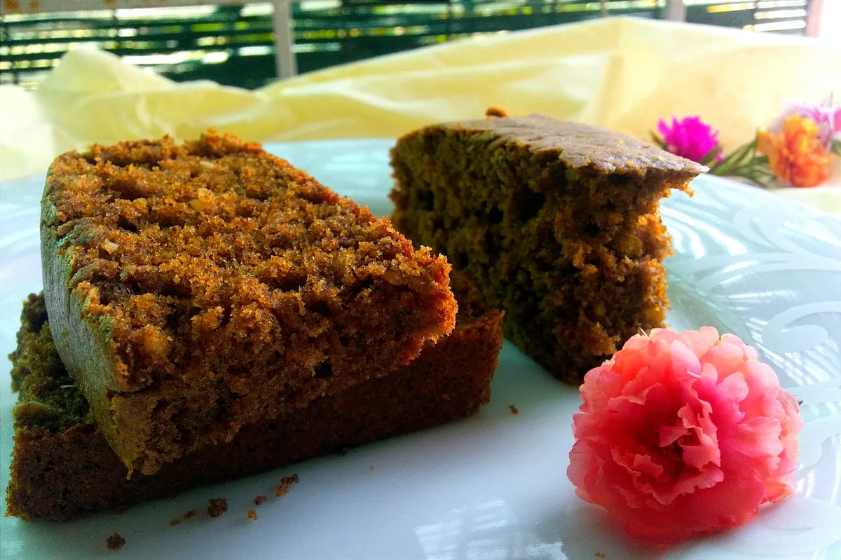 Banana cinnamon clove cake