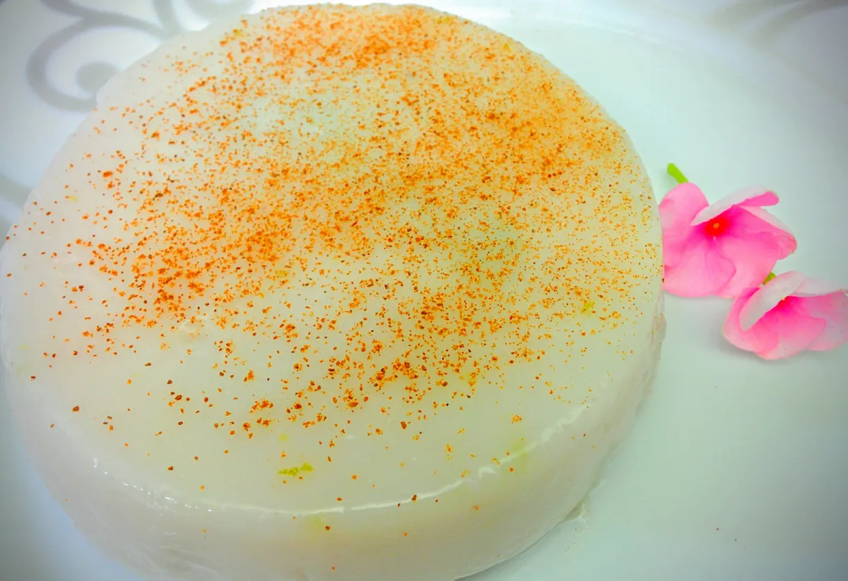 Coconut pudding flavoured with lemon and cinnamon