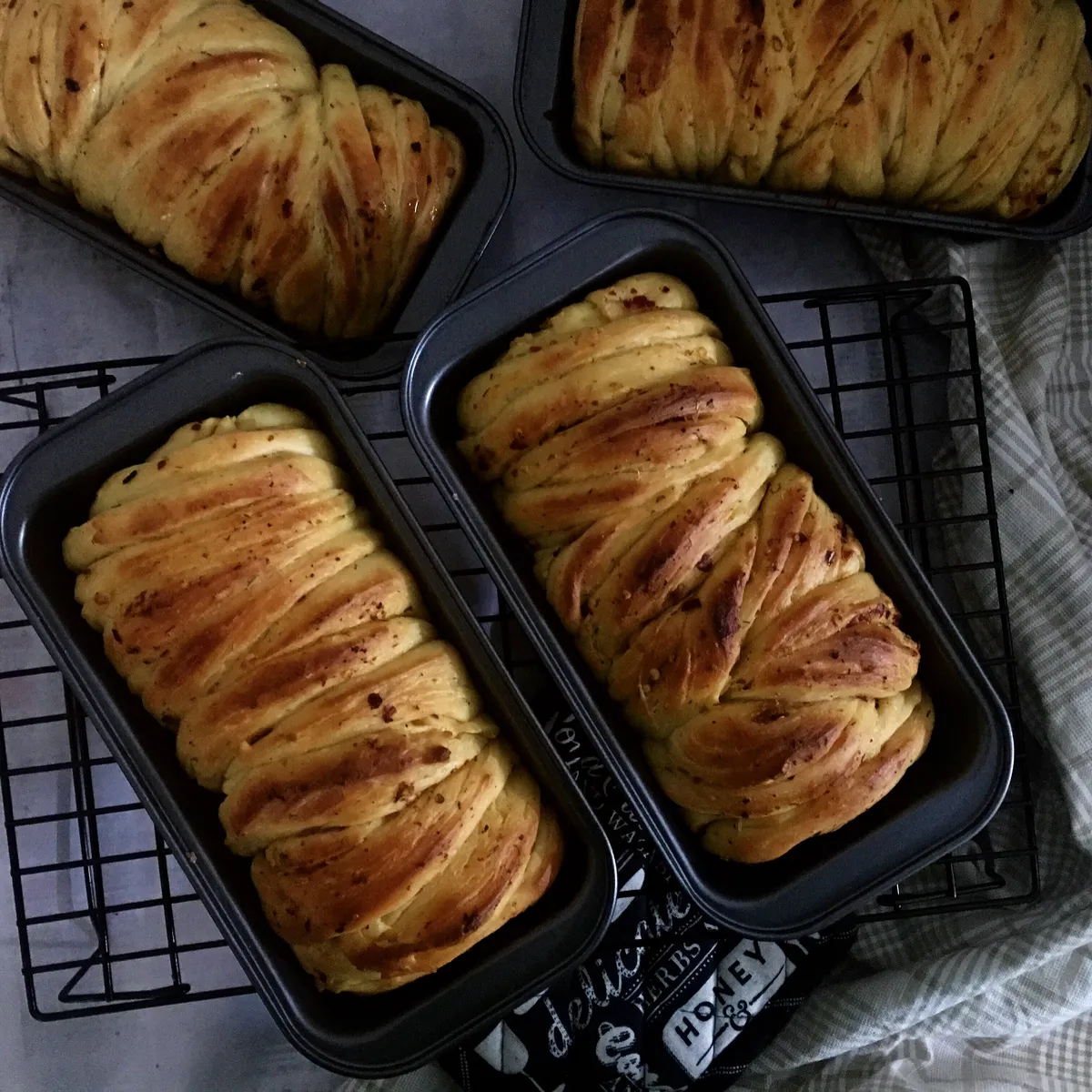Pull apart bread flavoured with lemon zest , garlic , red chilli flakes & thyme..