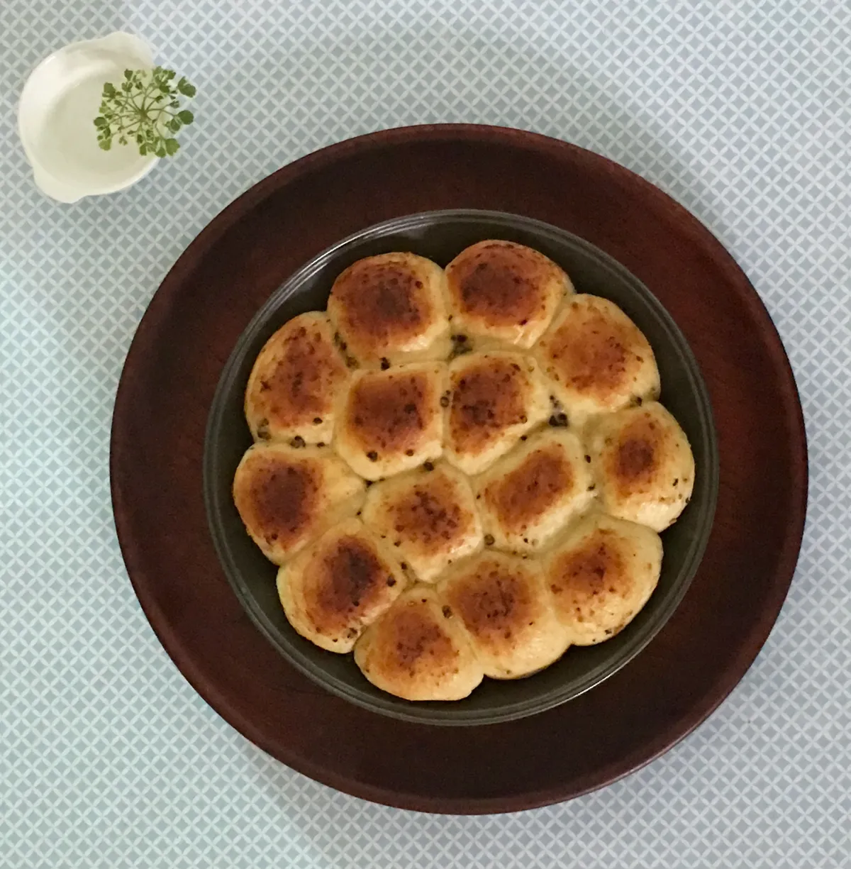 Stuffed buns flavoured with garlic,lemon zest and black pepper..