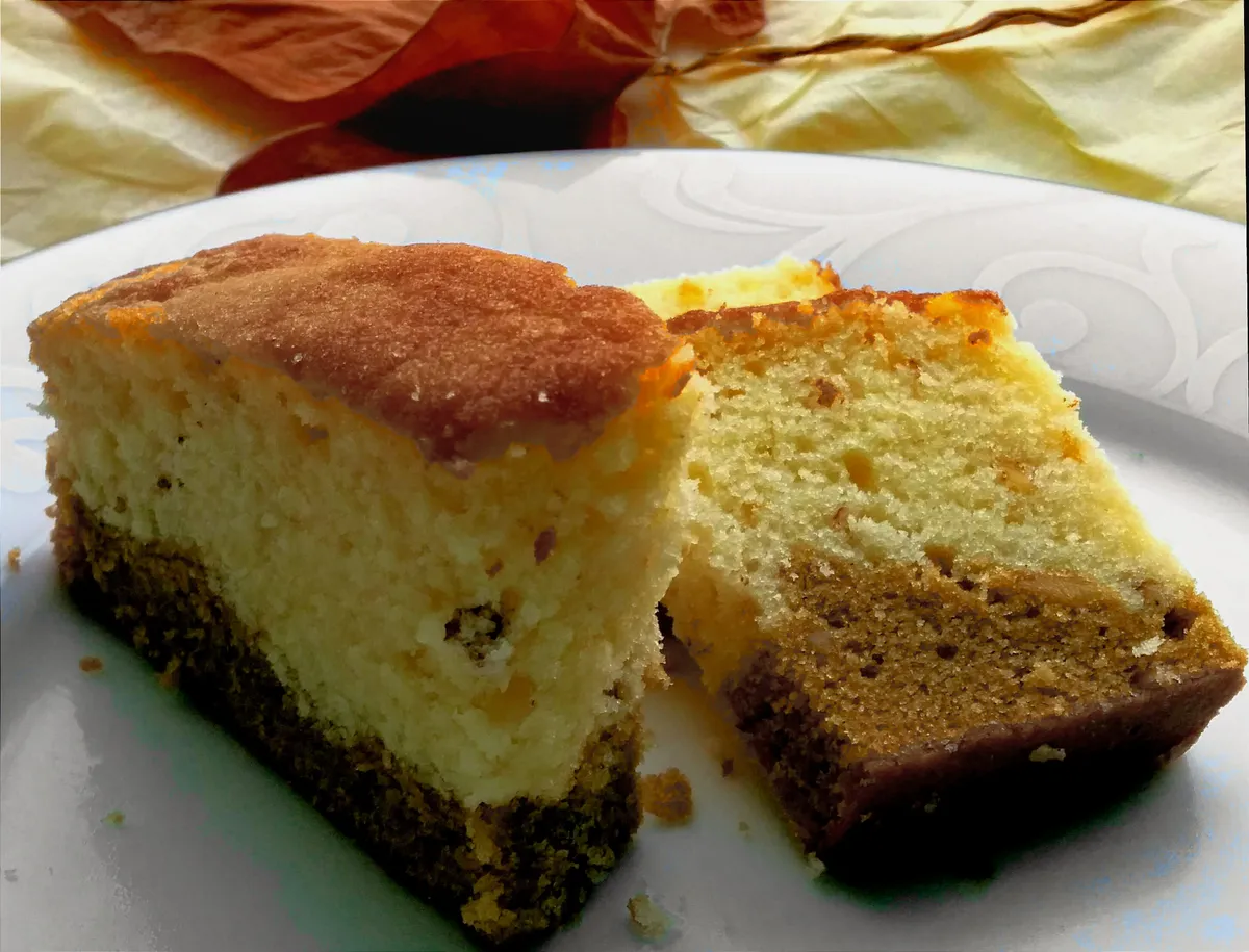 Vanilla coffee cake with walnut