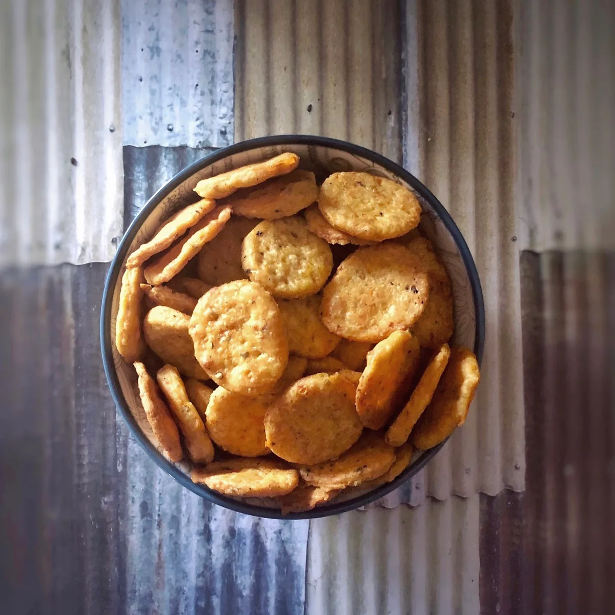 Vegetable Cheddar Crackers